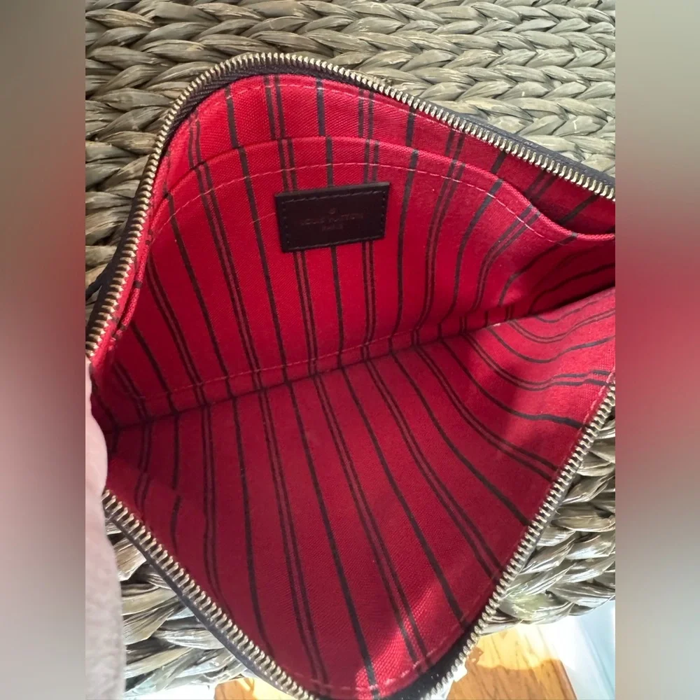 LV Zip pouch - Picture 5 of 17